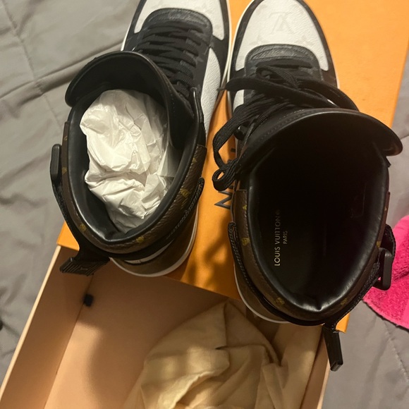 Brand New Authentic Louis Vuitton sneakers - Picture 4 of 5